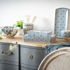 Maisons Du Monde Plats, Saladiers Et Coupelles Moule En Faïence Blanche Et Bleue Motifs Graphiques -saladiers et coupelles Soldes moule en faience blanche et bleue motifs graphiques 1000 0 37 205037 2